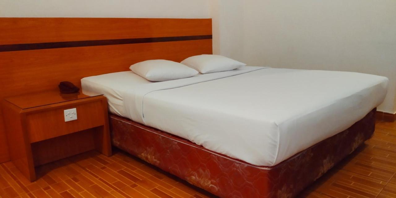 Paradise Hotel Tanjung Pinang Exterior photo